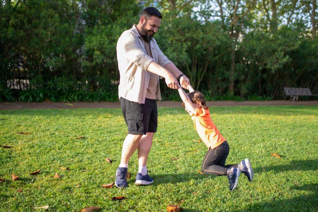 Padre e hijo jugando